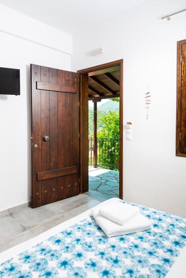 Avli Apartments Pyrgadikia Esterno foto