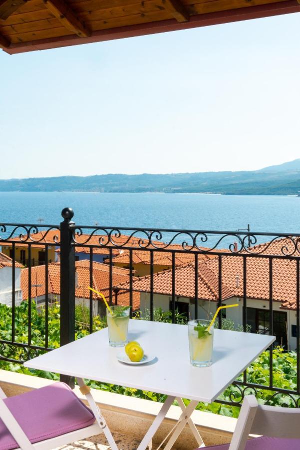 Avli Apartments Pyrgadikia Esterno foto