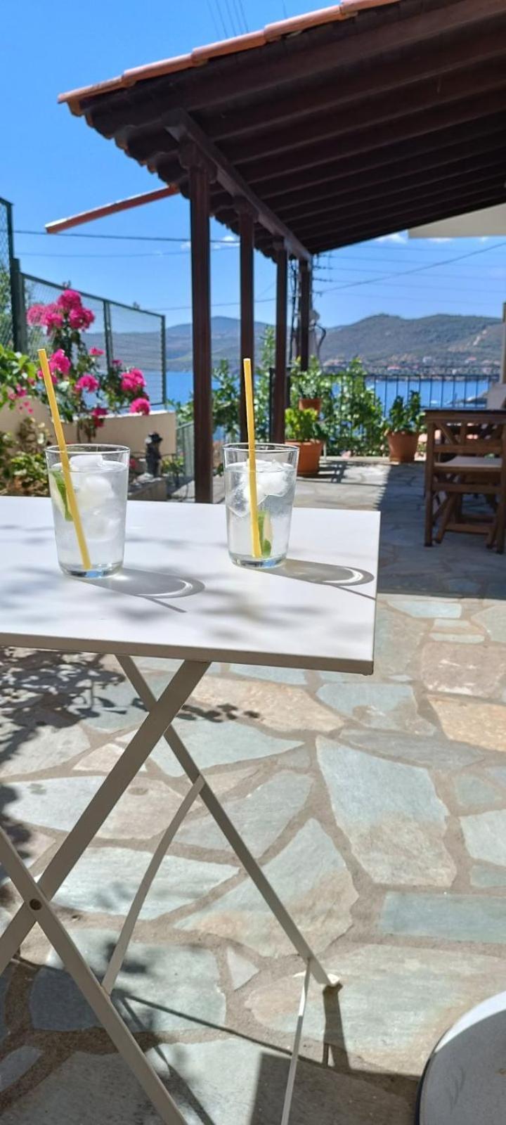 Avli Apartments Pyrgadikia Esterno foto