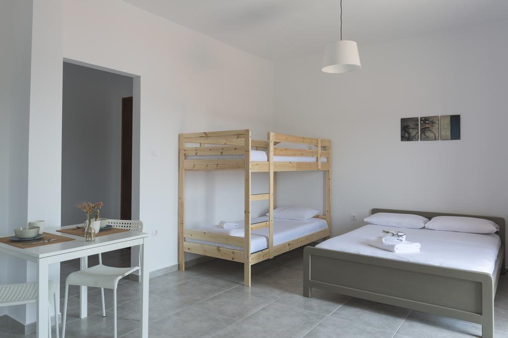 Avli Apartments Pyrgadikia Esterno foto